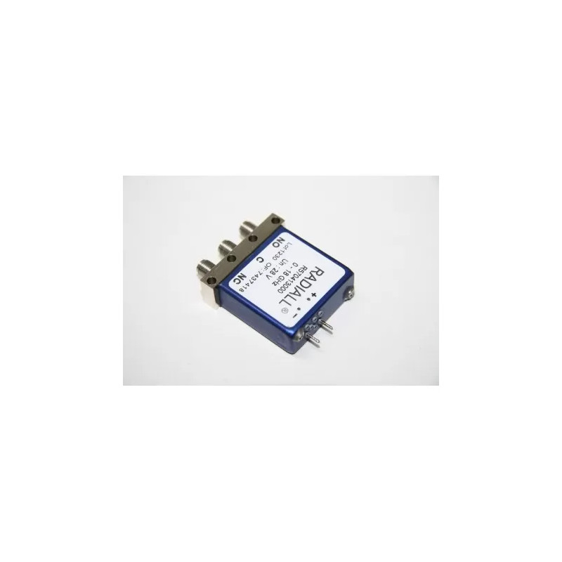 Radiall R570413000 3xSMA Radiall R570413000 3xSMA
